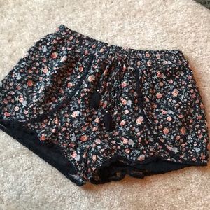 American Eagle Floral Shorts Size Small